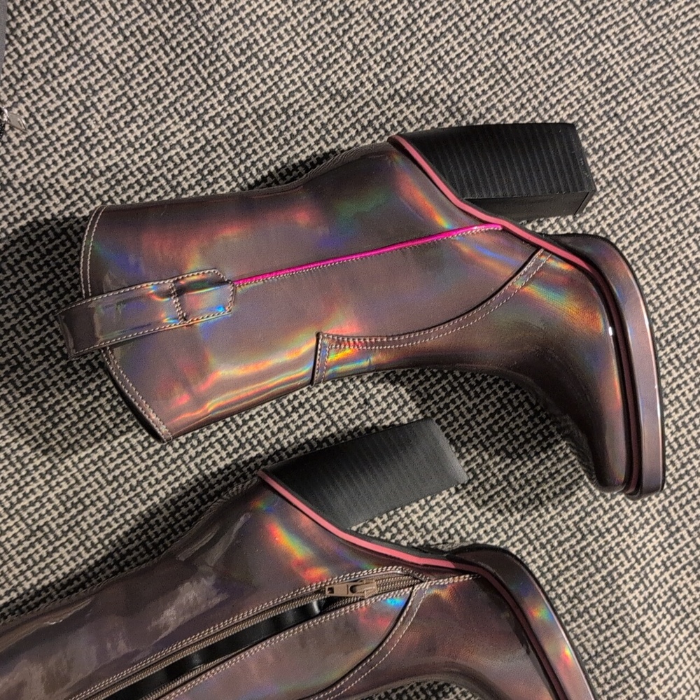NEW Metallic Rose Cowboy Boots